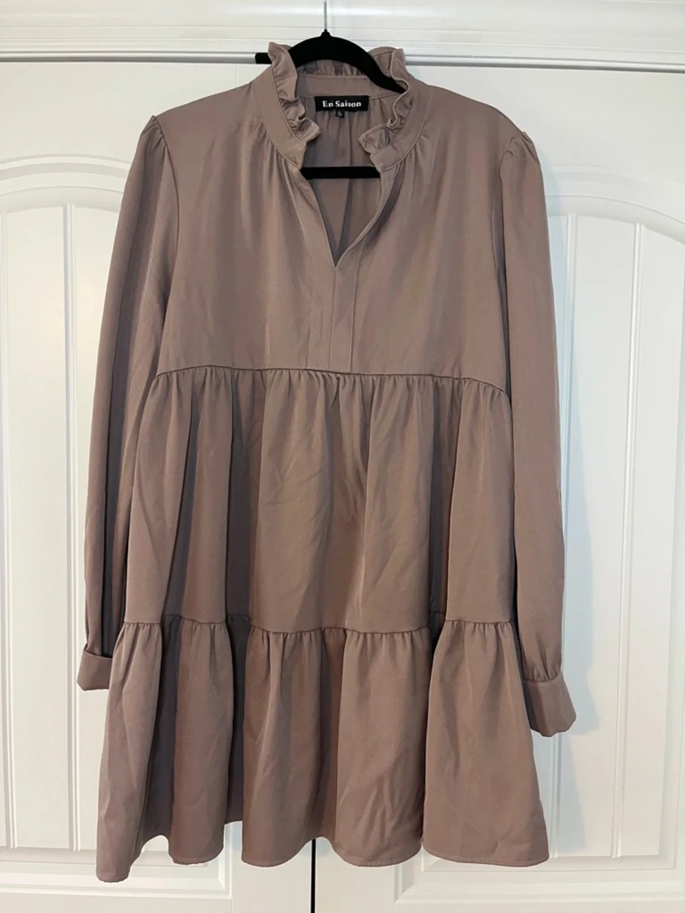En Saison Tiered Babydoll Mini Dress in Mushroom Size Large Boho Flowy